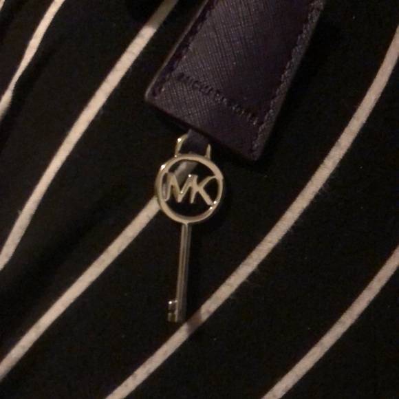 Sold - Picture 3 of 5